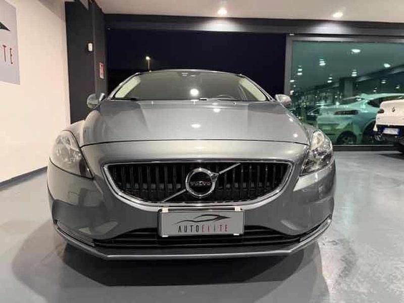 Usata Volvo V40 R-Design 120 CV (88 kW) 2018 Grigio scuro Berlina