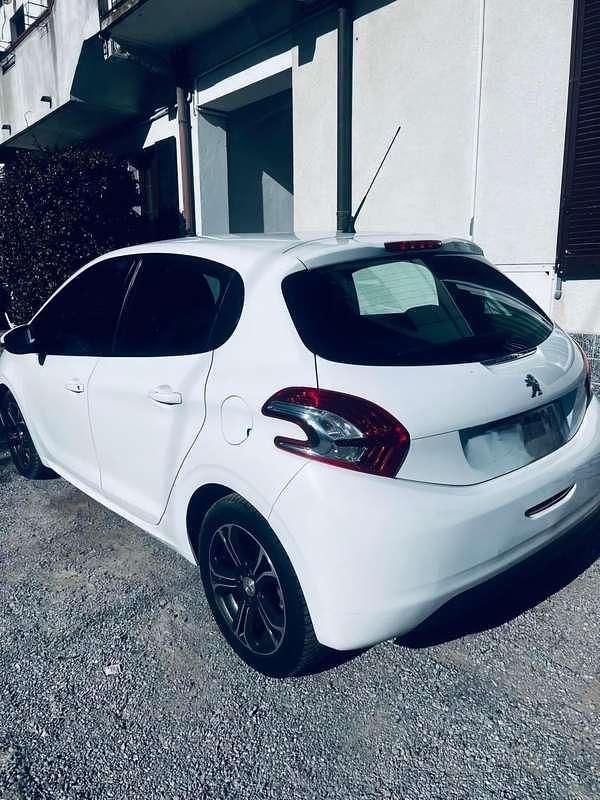 Usata Peugeot 208 95 CV (69 kW) 2015 Bianco Utilitaria