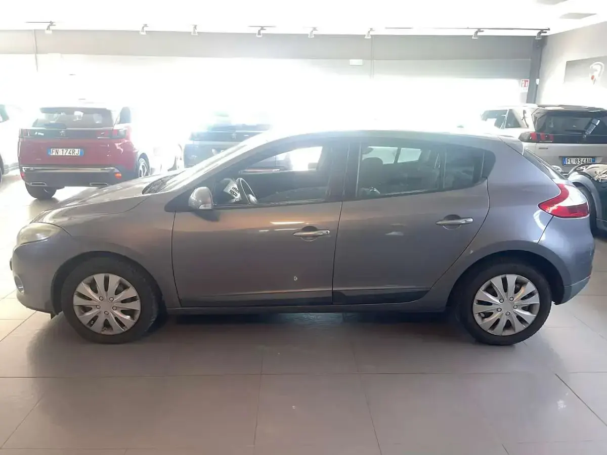 Usata Renault Mégane III Luxe 110 CV (80 kW) 2010 Grigio Berlina