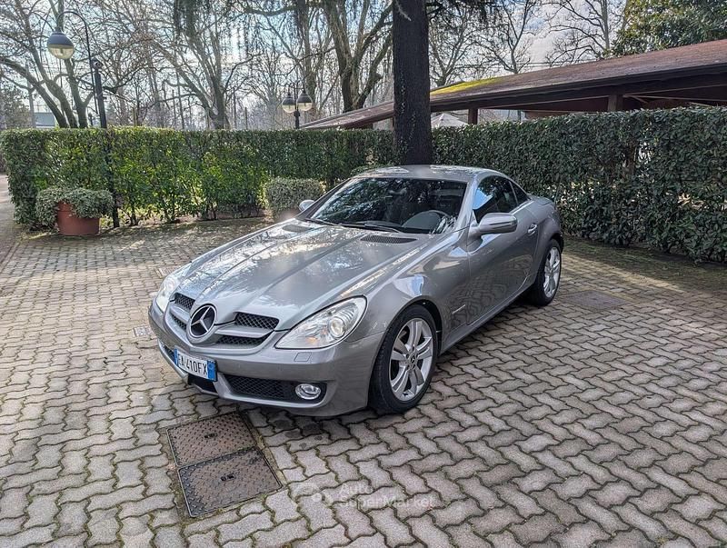 Usata Mercedes SLK200 184 CV (135 kW) 2010 Grigio palladio Cabrio