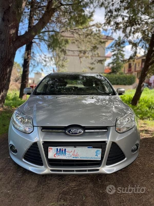 Begagnad Ford Focus Titanium 115 HK (84 kW) 2014 Grå Sedan