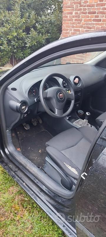 Usata Seat Ibiza 80 CV (58 kW) 2007 Nero Berlina