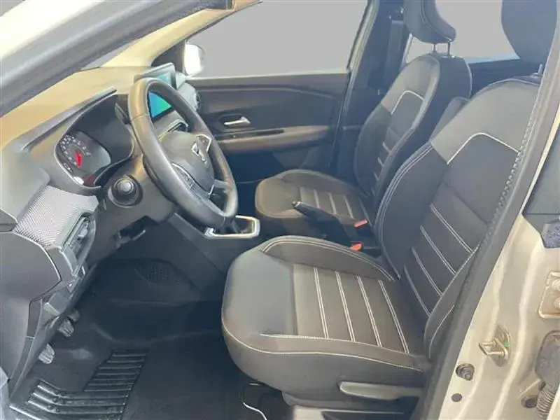 Usata Dacia Jogger Comfort 101 CV (74 kW) 2022 Monovolume