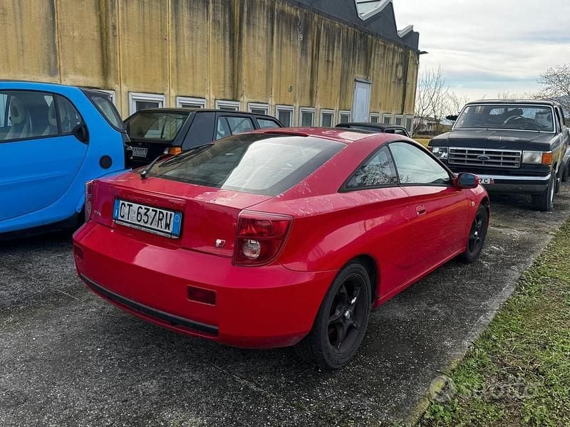 Rosso Usata 2005 Toyota Celica T2 Coupé | 2000 € - Immagine 1/4