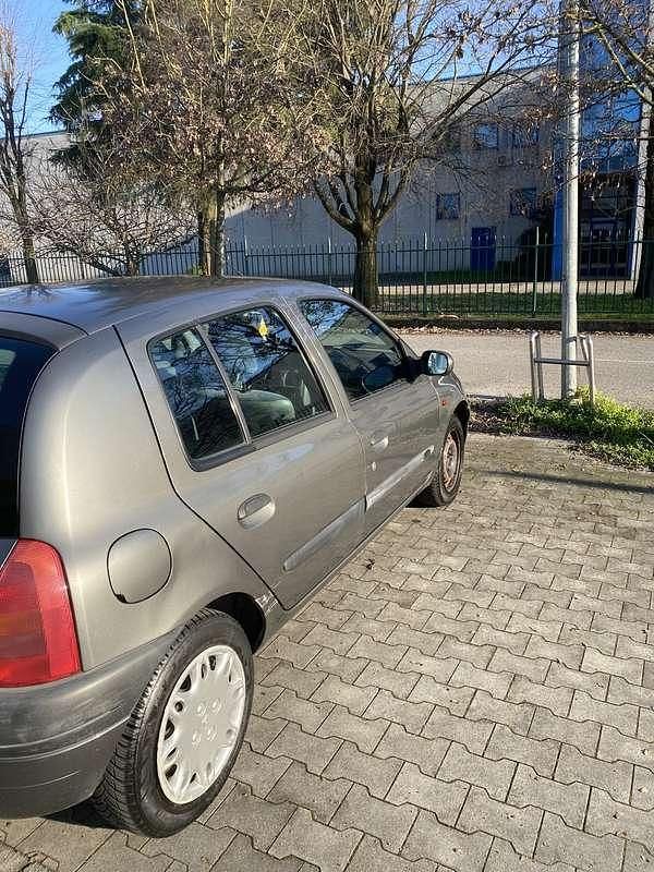 Usata Renault Clio II 58 CV (42 kW) 2001 Berlina
