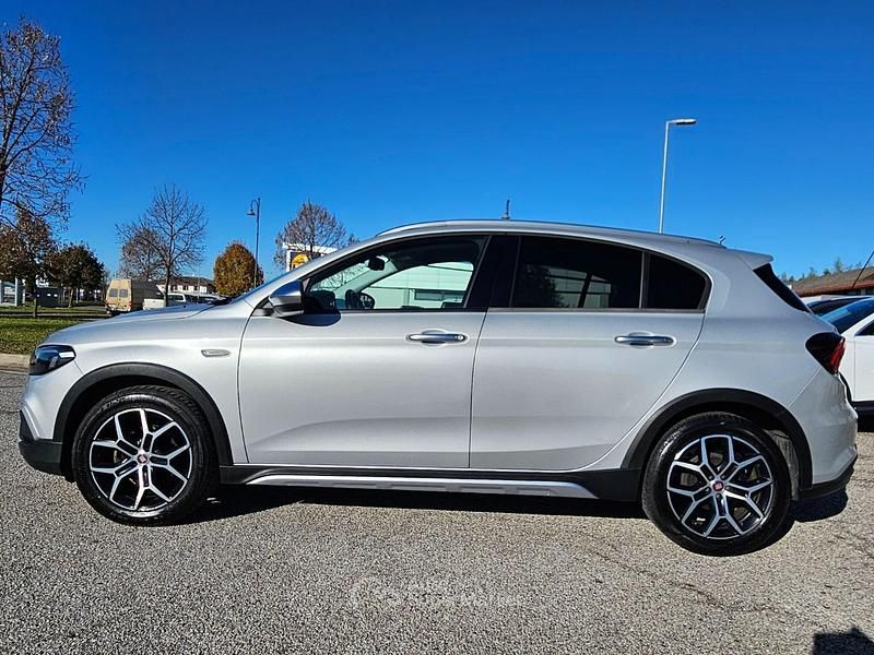 Usata Fiat Tipo Cross 101 CV (74 kW) 2021 Argento Berlina