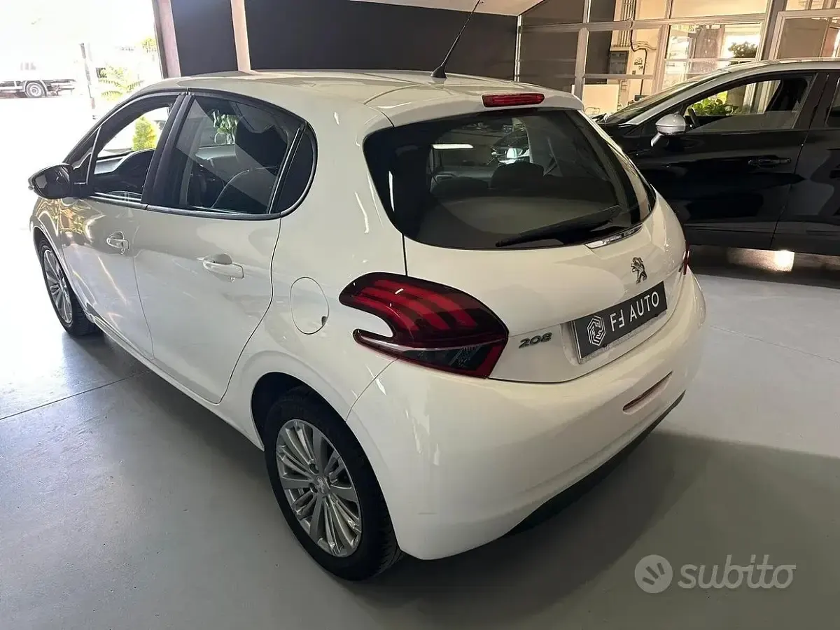 Usata Peugeot 208 Allure 75 CV (55 kW) 2016 Bianco Utilitaria