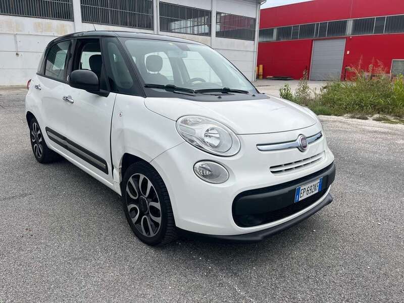 Bianco Usata 2012 Fiat 500L Monovolume | 5500 € (Buon prezzo) - Immagine 1/4