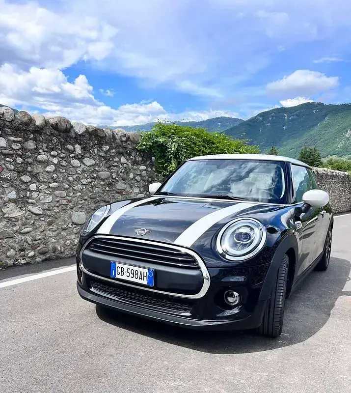Usata Mini ONE 75 CV (55 kW) 2020 Nero Utilitaria