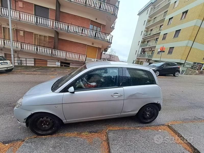 Usata Lancia Ypsilon 69 CV (50 kW) 2010 Grigio Utilitaria