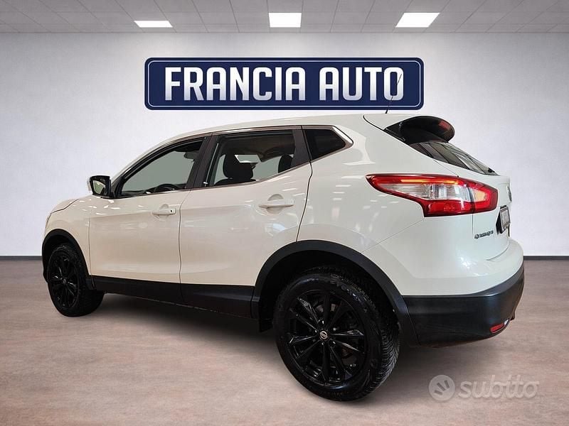 Usata Nissan Qashqai Acenta 110 CV (80 kW) 2015 Bianco SUV