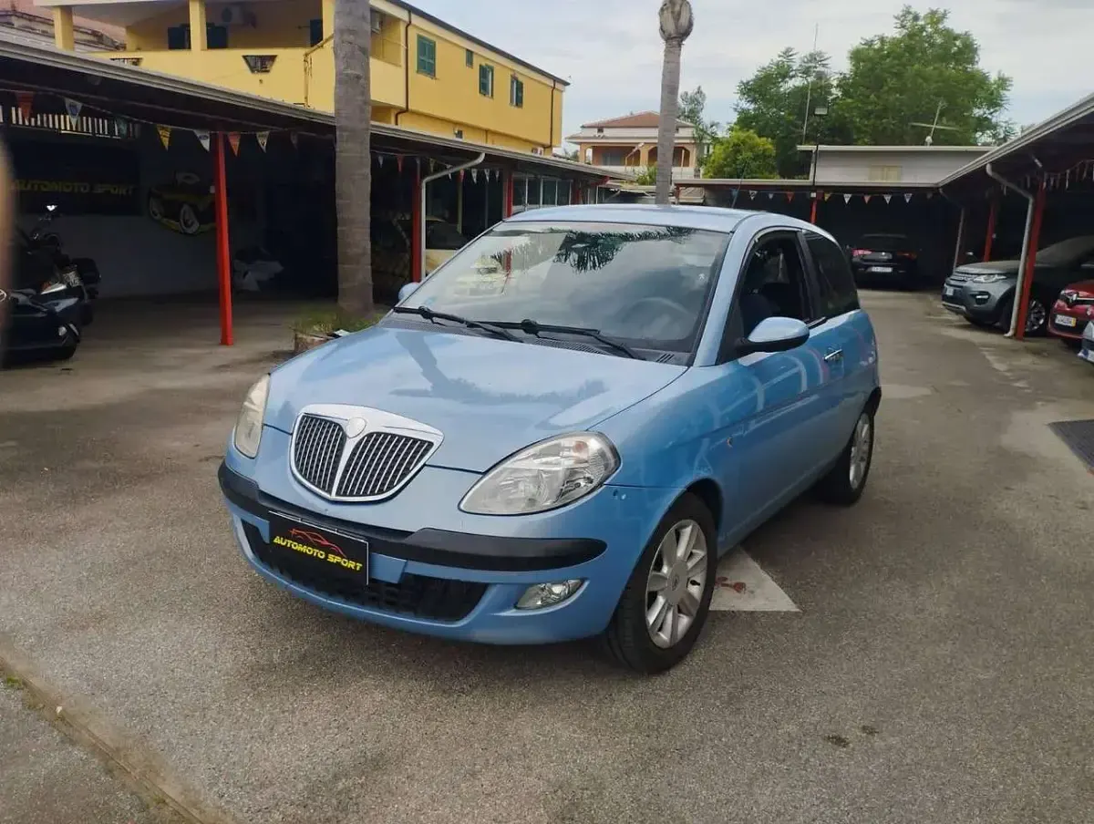 Usata Lancia Ypsilon 69 CV (50 kW) 2004 Blu/azzurro Utilitaria