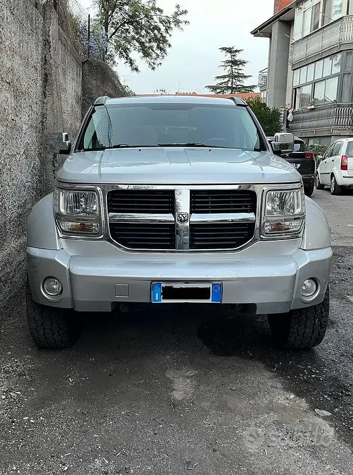Usata Dodge Nitro SXT 177 CV (130 kW) 2007 Grigio SUV