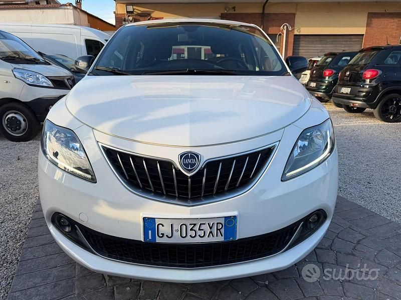 Usata Lancia Ypsilon Gold 69 CV (50 kW) 2022 Bianco Utilitaria