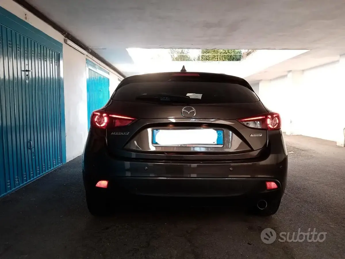 Usata Mazda 3 Evolve 100 CV (73 kW) 2015 Grigio Berlina