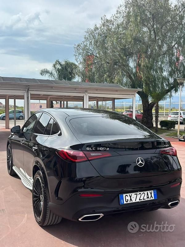 Käytetty Mercedes GLC300 245 HP (180 kW) 2024 Musta Coupe - kaksiovinen