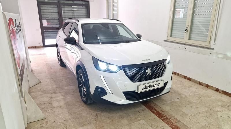 Usata Peugeot 2008 Allure 130 CV (95 kW) 2022 Bianco SUV