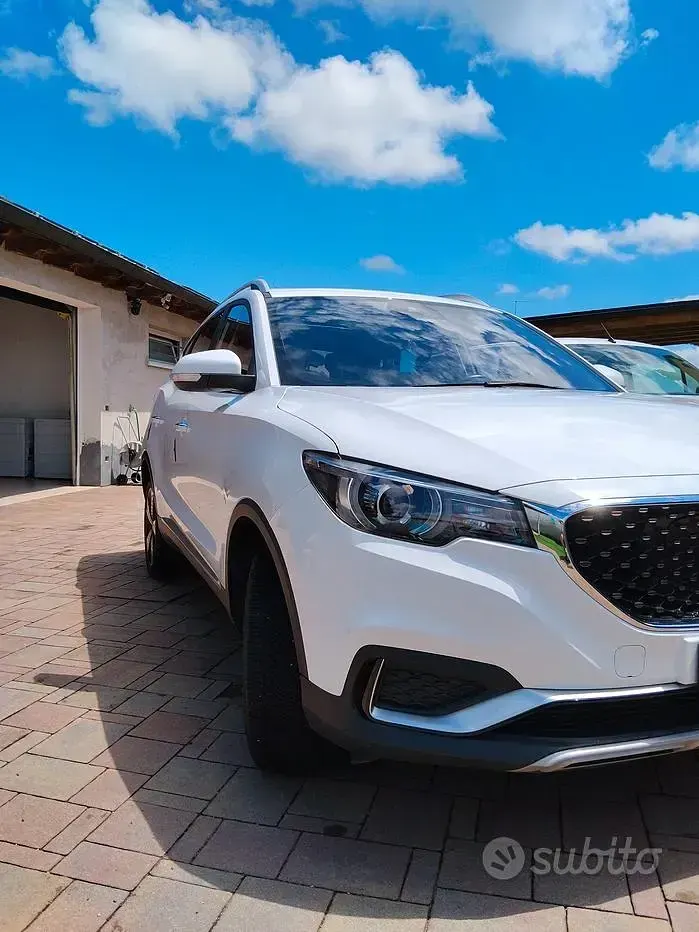 Usata MG ZS Luxury 75 kW (102 CV) 2022 Bianco SUV