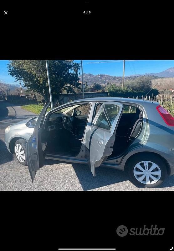 Usata Fiat Grande Punto 65 CV (47 kW) 2006 Blu Utilitaria