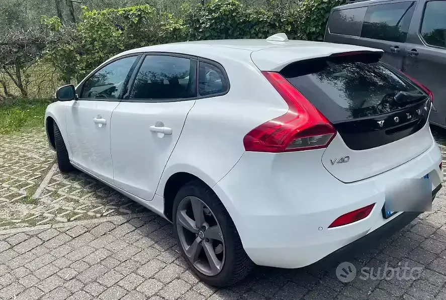 Usata Volvo V40 114 CV (83 kW) 2014 Bianco Berlina
