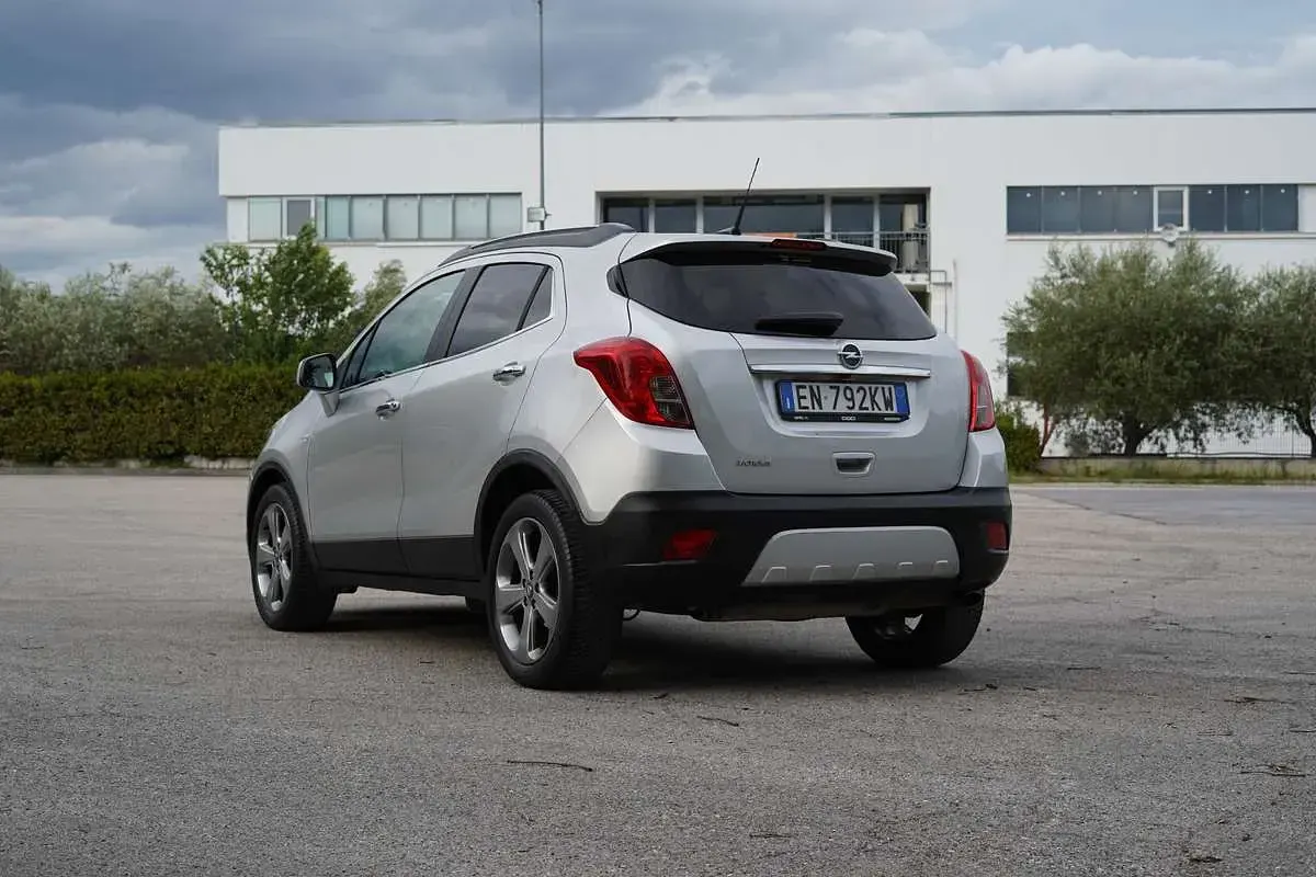 Usata Opel Mokka Cosmo 116 CV (85 kW) 2012 Argento SUV