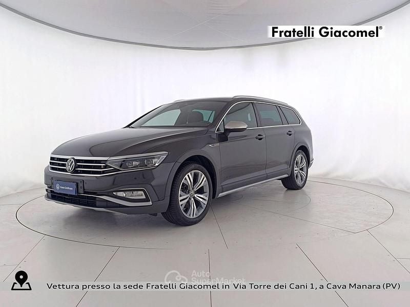 Usata VW Passat Alltrack 200 CV (147 kW) 2023 Grigio Station wagon
