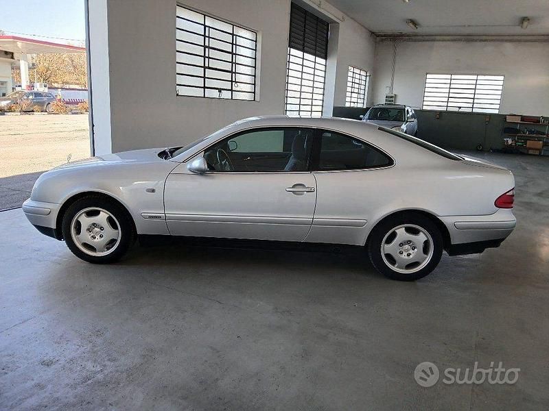 Usata Mercedes CLK200 Elegance 135 CV (99 kW) 1998 Grigio Coupé