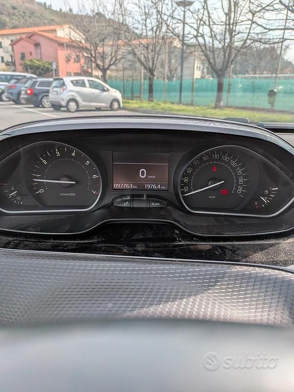 Usata Peugeot 208 Allure 83 CV (61 kW) 2019 Nero Utilitaria