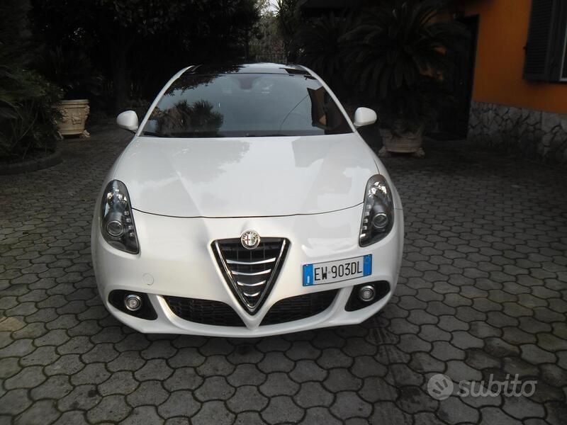 Bianco Usata 2014 Alfa Romeo Giulietta Exclusive Due volumi | 7000 € (Buon prezzo) - Immagine 1/4