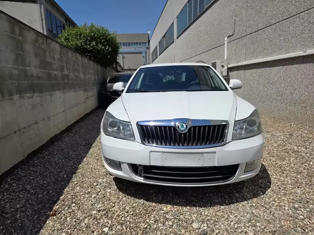 Usata Skoda Octavia 105 CV (77 kW) 2011 Bianco Berlina
