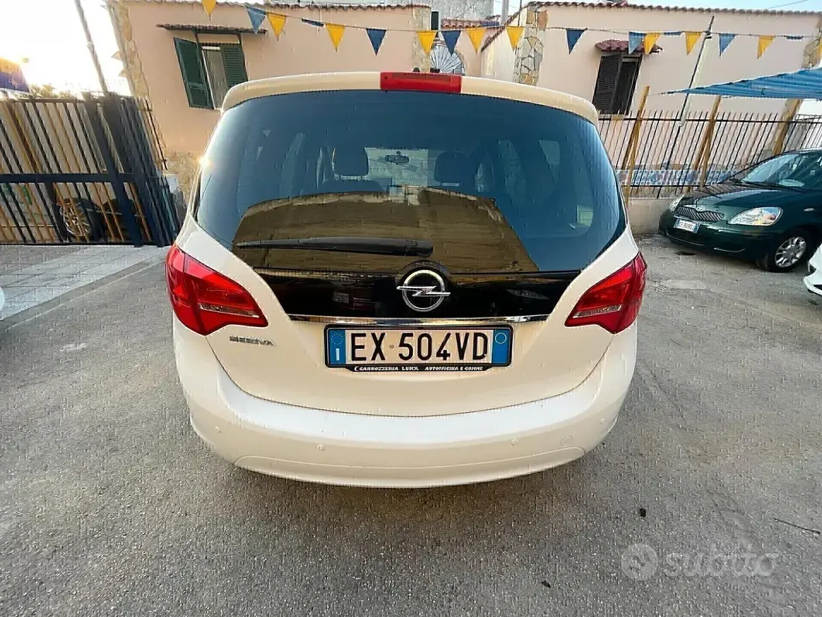 Begagnad Opel Meriva Cosmo 120 HK (88 kW) 2014 Vit Minibuss