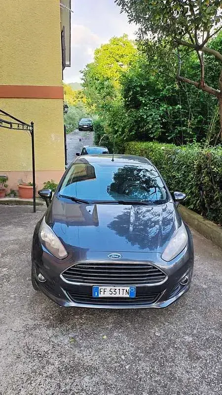 Usata Ford Fiesta Titanium 75 CV (55 kW) 2017 Bluazzurro Utilitaria