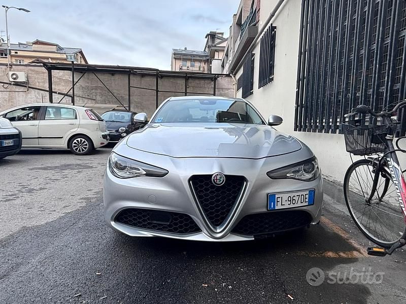 Usata Alfa Romeo Giulia 150 CV (110 kW) 2018 Grigio Berlina