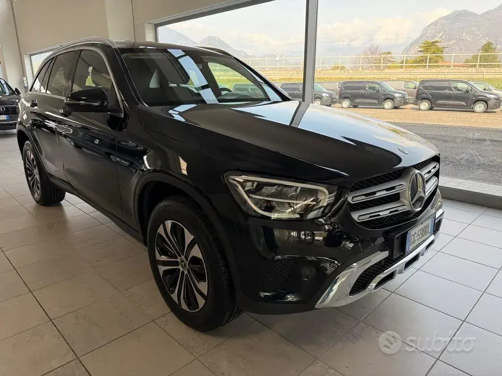 Usata Mercedes GLC300e Business 194 CV (142 kW) 2021 Nero SUV