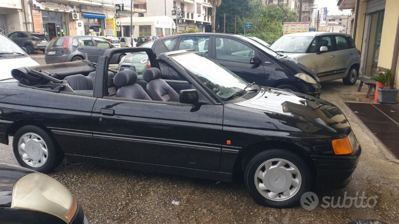 Usata Ford Escort Cabriolet 105 CV (77 kW) 1992 Nero Cabrio