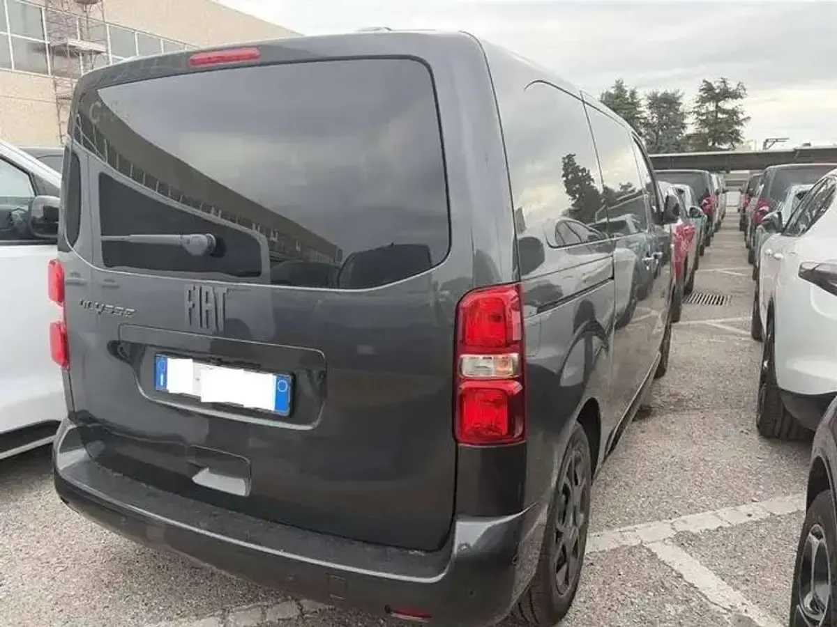 Usata Fiat E-Ulysse 131 kW (179 CV) 2025 Grigio scuro Monovolume