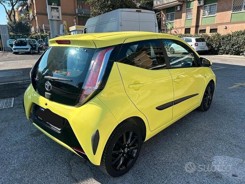 Usata Toyota Aygo Cool 69 CV (50 kW) 2017 Giallo Utilitaria