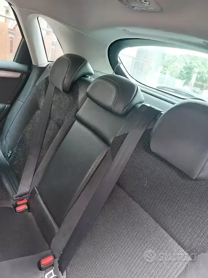 Usado Citroën C4 110 HP (80 kW) 2011 Cinzento Sedan