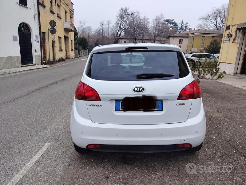 Usata Kia Venga 77 CV (56 kW) 2013 Bianco Utilitaria