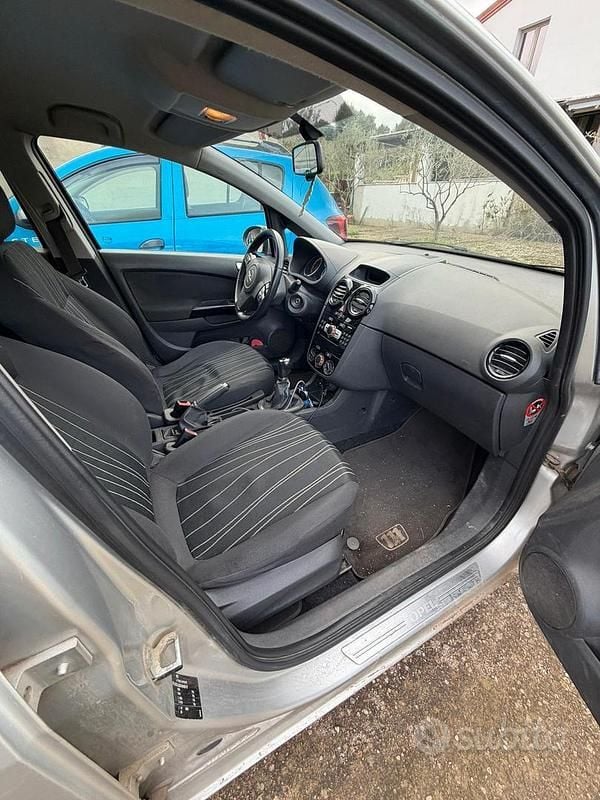 Używany Opel Corsa 75 KM (55 kW) 2011 Hatchback