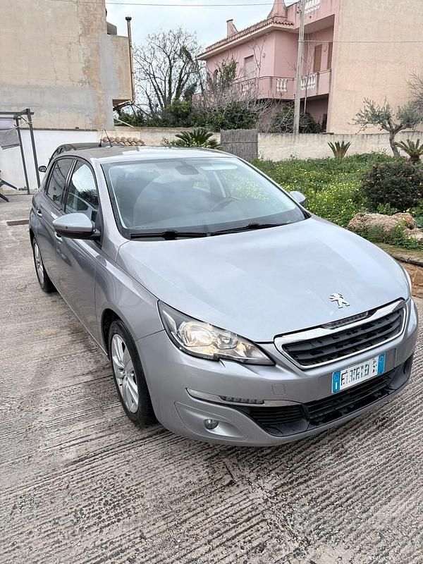 Grigio Usata 2015 Peugeot 308 Tre volumi | 7500 € (Ottimo prezzo) - Immagine 1/4