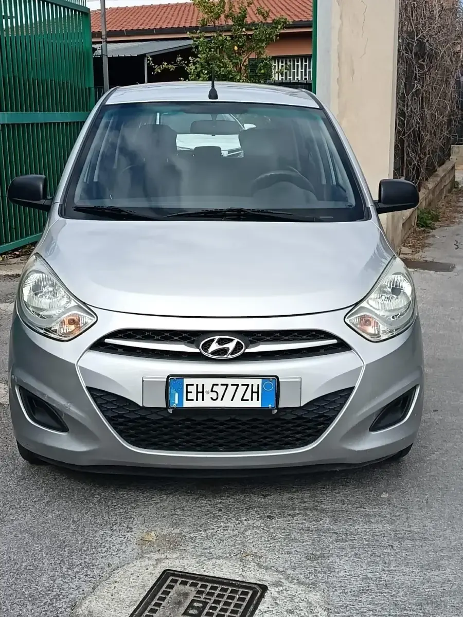 Usata Hyundai i10 64 CV (47 kW) 2011 Argento Utilitaria