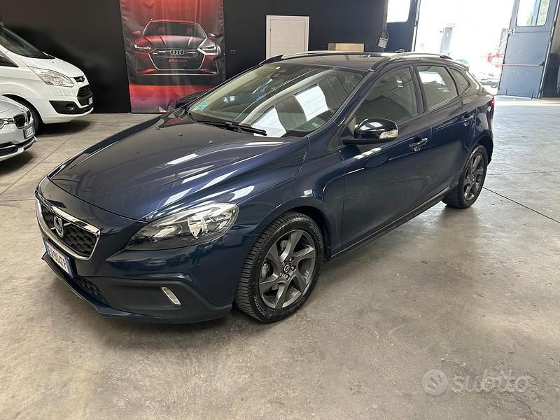 Usata Volvo V40 CC Momentum 114 CV (83 kW) 2014 Blu Station wagon