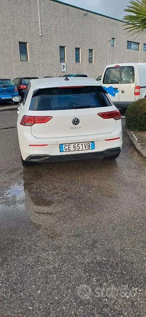 Usata VW Golf VII 116 CV (85 kW) 2021 Bianco Utilitaria