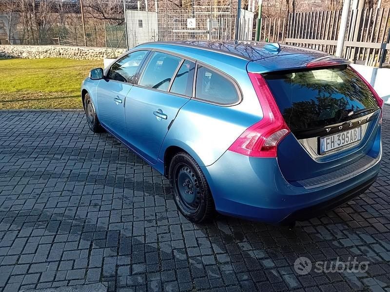Usata Volvo V60 120 CV (88 kW) 2016 Blu Station wagon