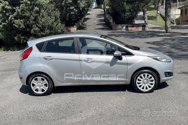 Begagnad Ford Fiesta 80 HK (58 kW) 2013 Grå Halvkombi
