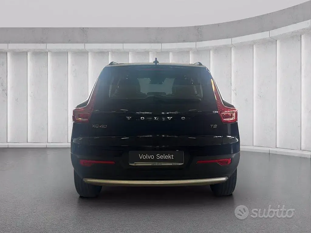 Usata Volvo XC40 129 CV (94 kW) 2023 Nero SUV
