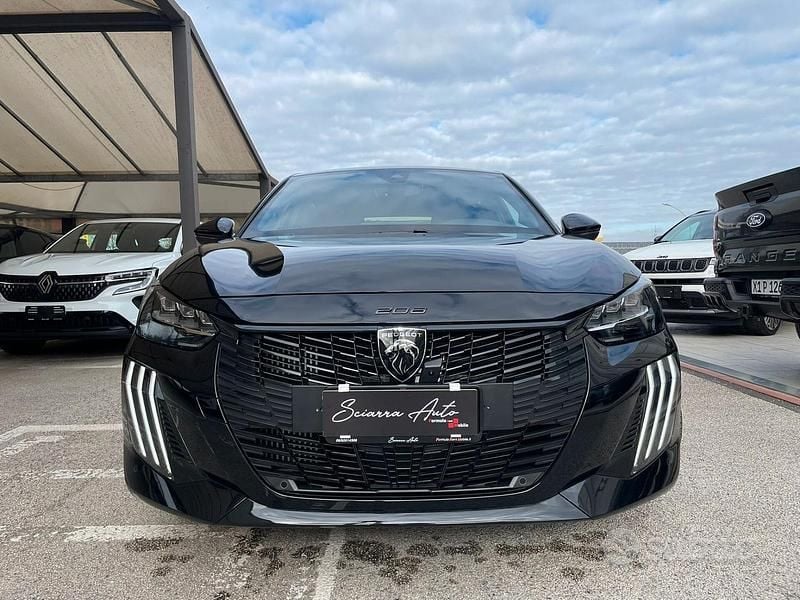 Usata Peugeot 208 GT 101 CV (74 kW) 2024 Nero Utilitaria
