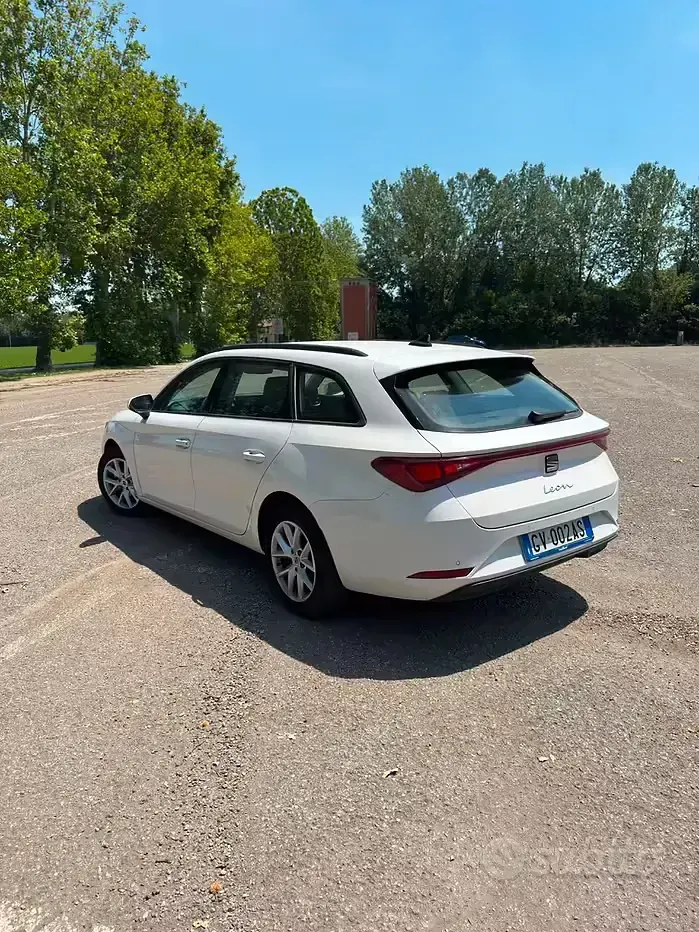Usata Seat Leon Style 110 CV (80 kW) 2024 Bianco Station wagon