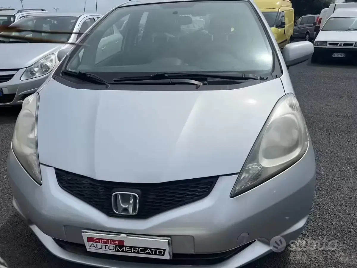Usata Honda Jazz 90 CV (66 kW) 2010 Grigio Utilitaria